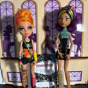 Monster High “Sister Pack” Clawdeen Wolf & Howleen Wolf.